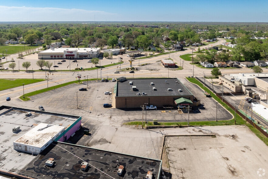 More Photos Of 1311 IL-48, Decatur Drugstore For Sale