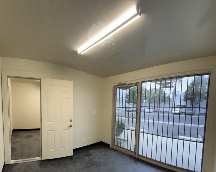 More Photos Of 2401-2413 S Broadway, Santa Ana Manufacturing For Sale