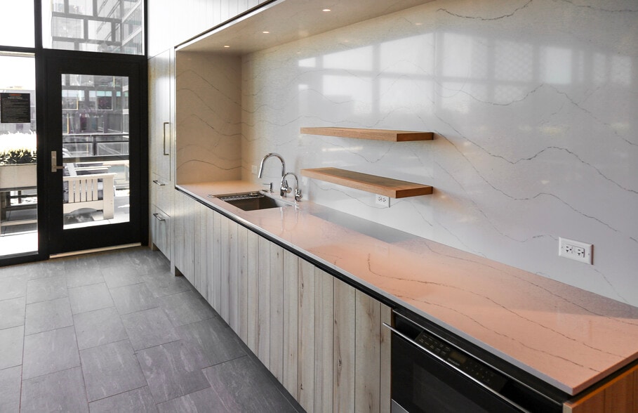 More Photos Of 732 W Randolph St, Chicago Unknown For Lease