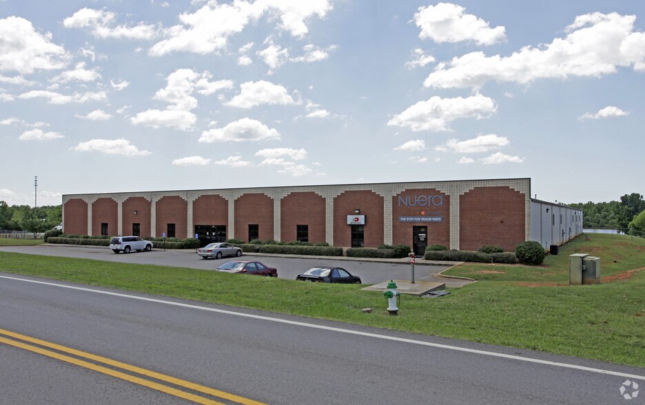 More Photos Of 925 Berry Shoals Rd, Duncan Warehouse For Lease