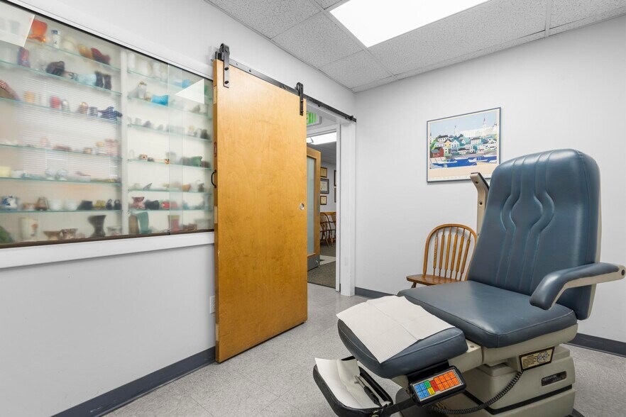 More Photos Of 385 Main St, West Haven Medical For Sale