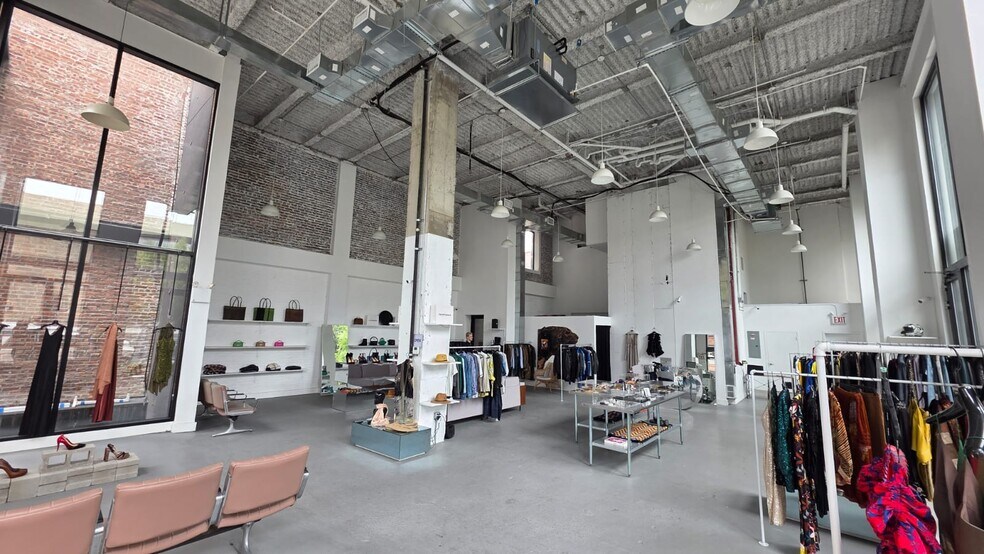 More Photos Of 307-311 Grand St, Brooklyn Office For Lease