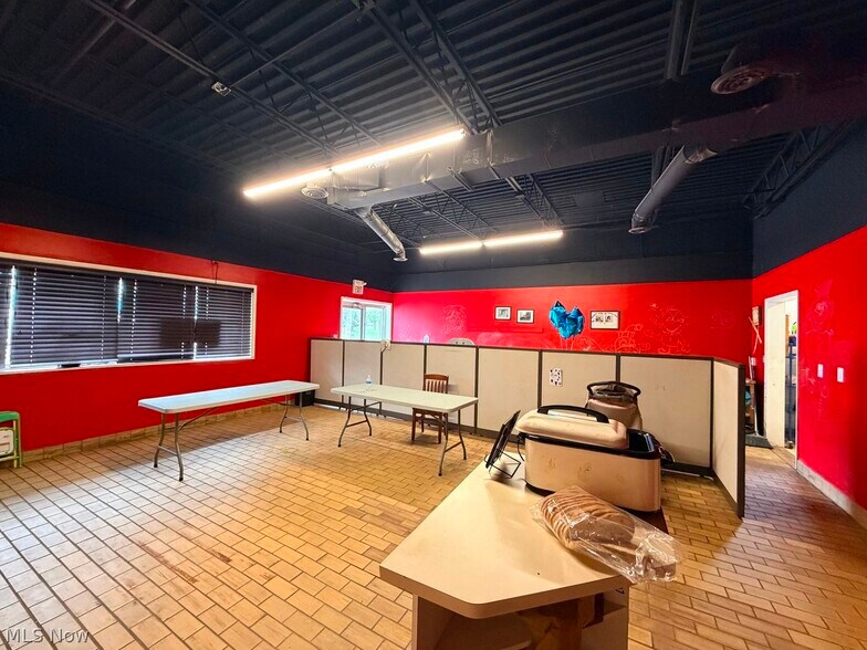 More Photos Of 6100 Memphis Ave, Cleveland Freestanding For Sale