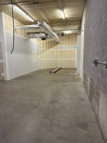 More Photos Of 1539-1553 Paonia Ct, Colorado Springs Light Distribution For Lease