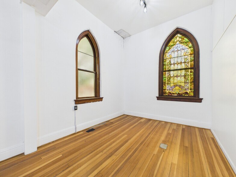 More Photos Of 220 E 6th St, Minden Office Residential For Sale