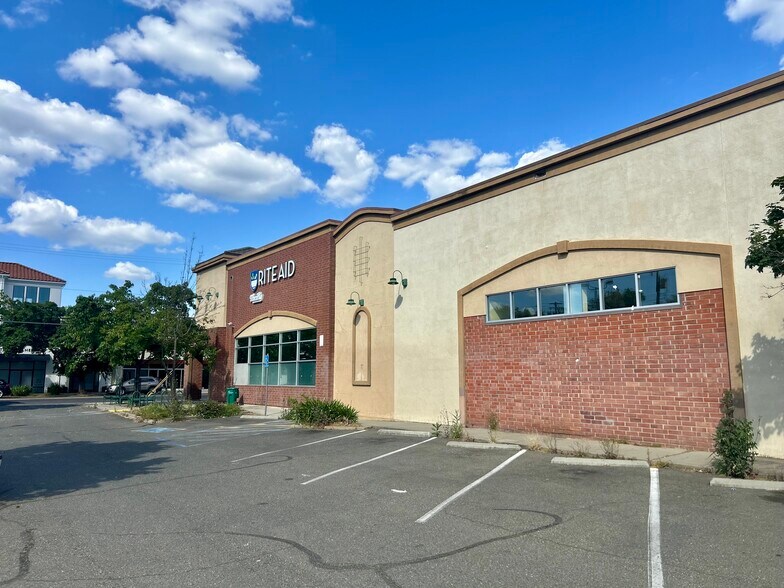 More Photos Of 4830 J St, Sacramento General Retail For Sale