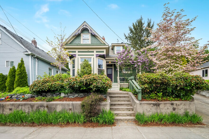 Primary Photo Of 5525 E Burnside St, Portland Office Residential For Sale