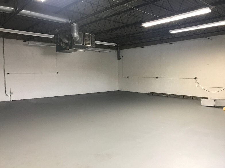 More Photos Of 55-59 Remington Blvd, Ronkonkoma Warehouse For Lease