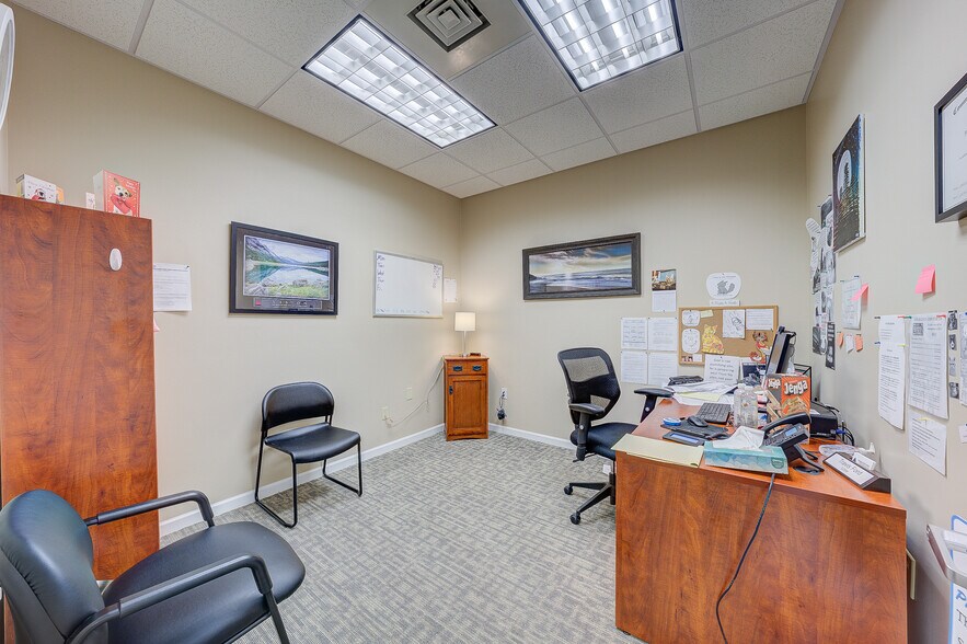 More Photos Of 5335 Peters Creek Rd, Roanoke Office For Sale