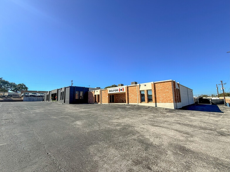 More Photos Of 12131-12137 Valliant St, San Antonio Showroom For Sale