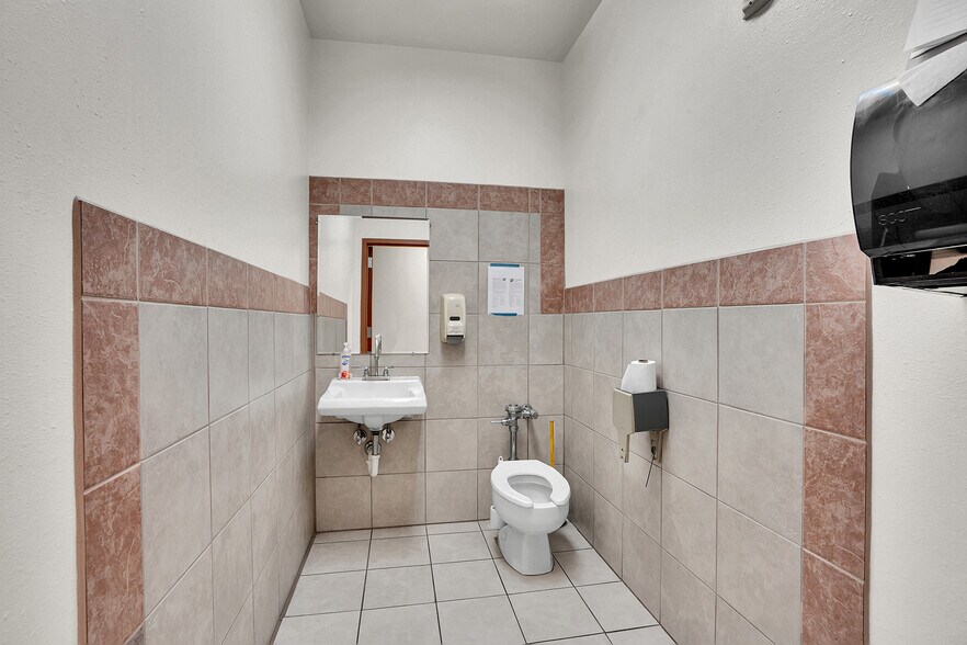 More Photos Of 330 Park Ave, Fort Lupton Office For Lease
