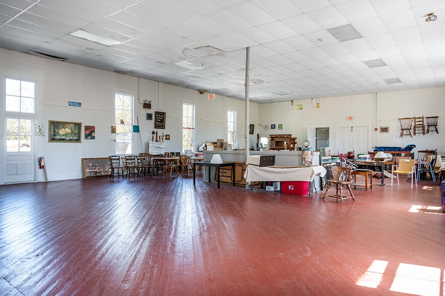 More Photos Of 1081 Main St, Hopkinton Freestanding For Sale