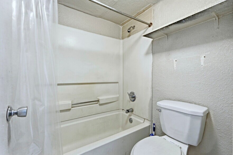 More Photos Of 3527 W Coliseum Blvd, Fort Wayne Hotel For Sale