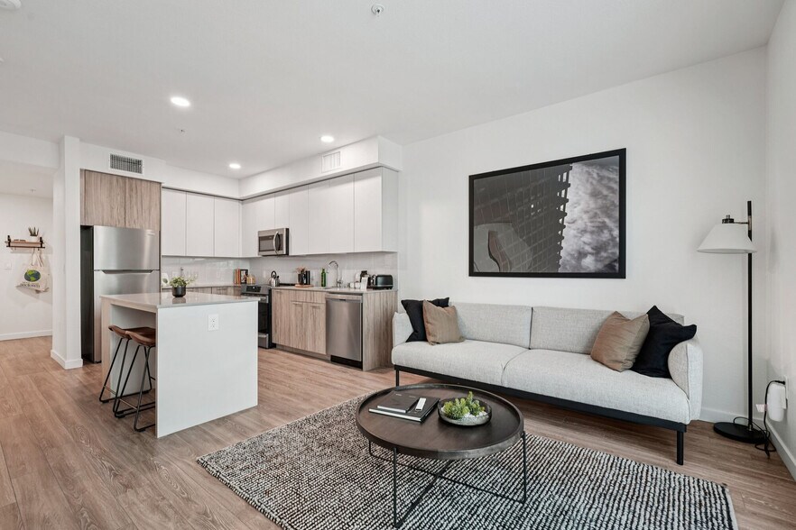 More Photos Of 1010 11th St, Sacramento Apartments For Lease