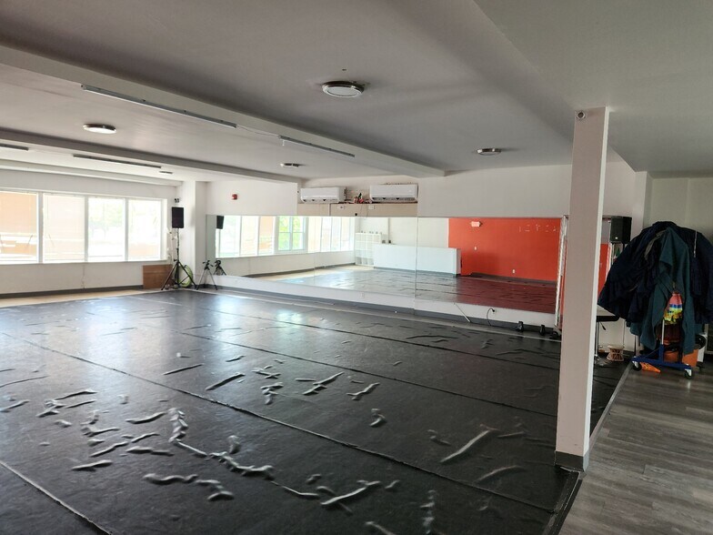 More Photos Of 310-312 W Main St, Norristown Warehouse For Lease