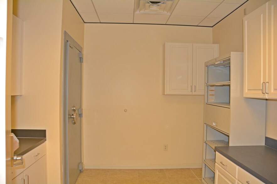 More Photos Of 12112 Bellaire Blvd, Houston Medical For Lease