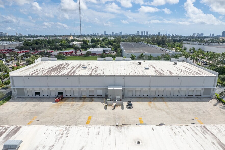 More Photos Of 3400 SW 20th St, Pembroke Park Warehouse For Lease