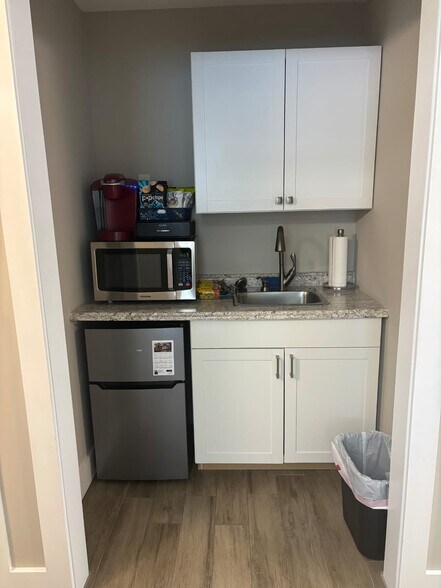 More Photos Of 5233 San Jose Blvd, Jacksonville Office Residential For Lease