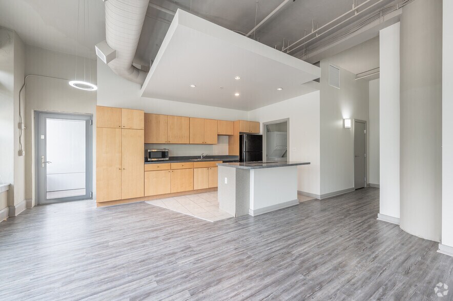 More Photos Of 2010-2020 Euclid Ave, Cleveland Apartments For Lease