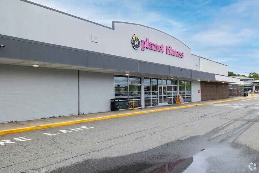 More Photos Of 100 Nashua Mall, Nashua Unknown For Lease