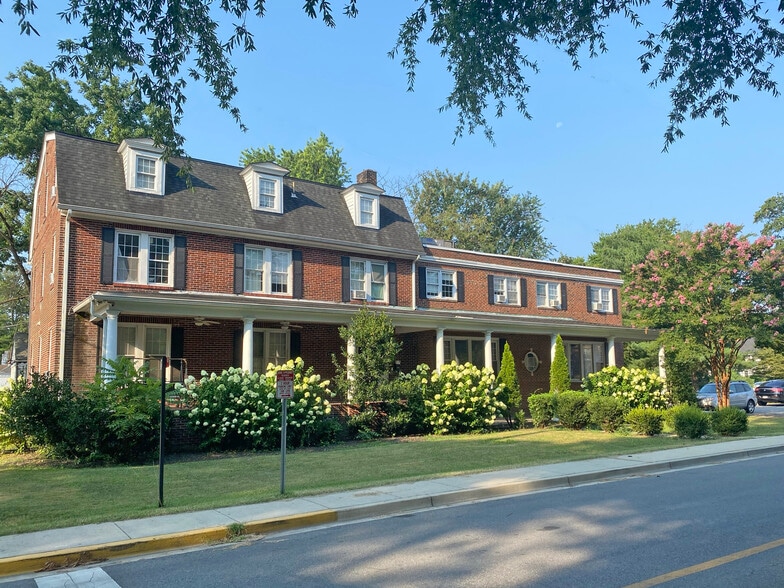 Primary Photo Of 4607 Knox Rd, College Park Sorority Fraternity House For Sale