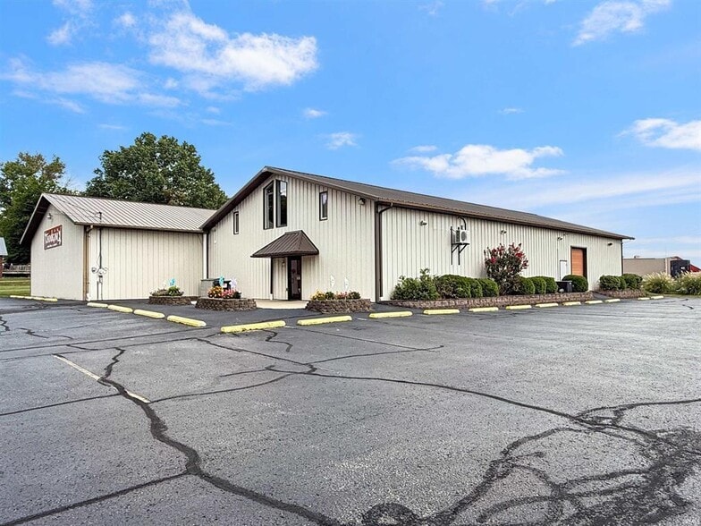 More Photos Of 412 N Truman Rd, Jasper General Retail For Sale