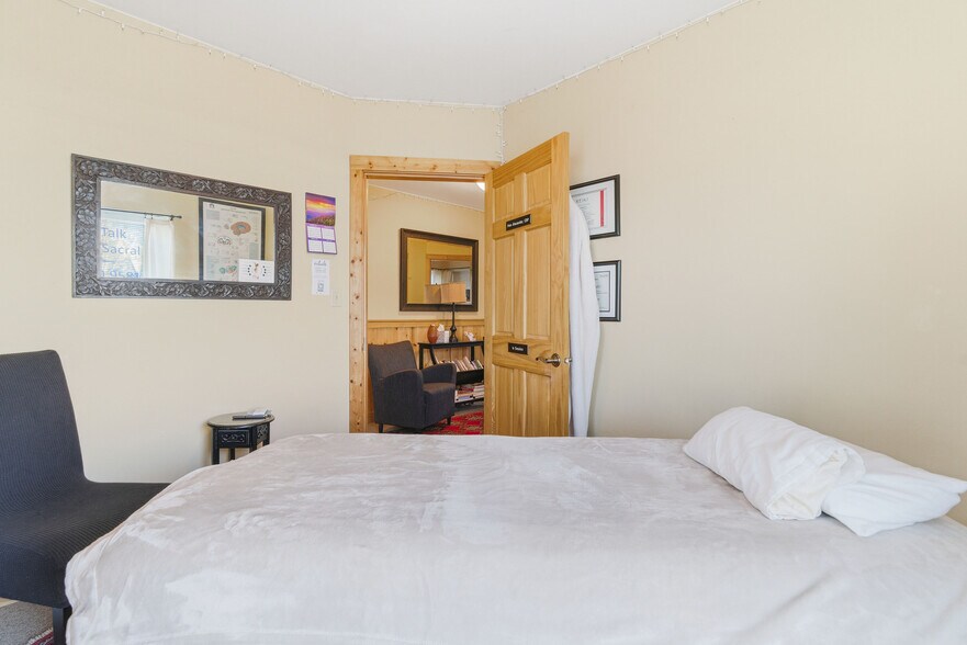 More Photos Of 2318 Pacific Ave, Forest Grove Office For Sale