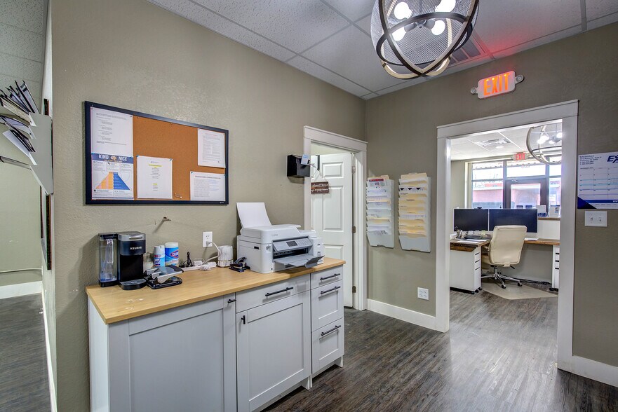 More Photos Of 400 Gilmer St, Sulphur Springs Storefront For Lease