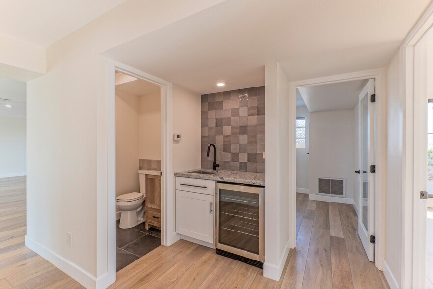 More Photos Of 3530 E Indian School Rd, Phoenix Office For Lease