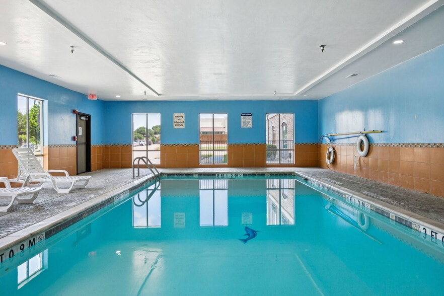 More Photos Of 8703 E R L Thornton Fwy, Dallas Hotel For Sale