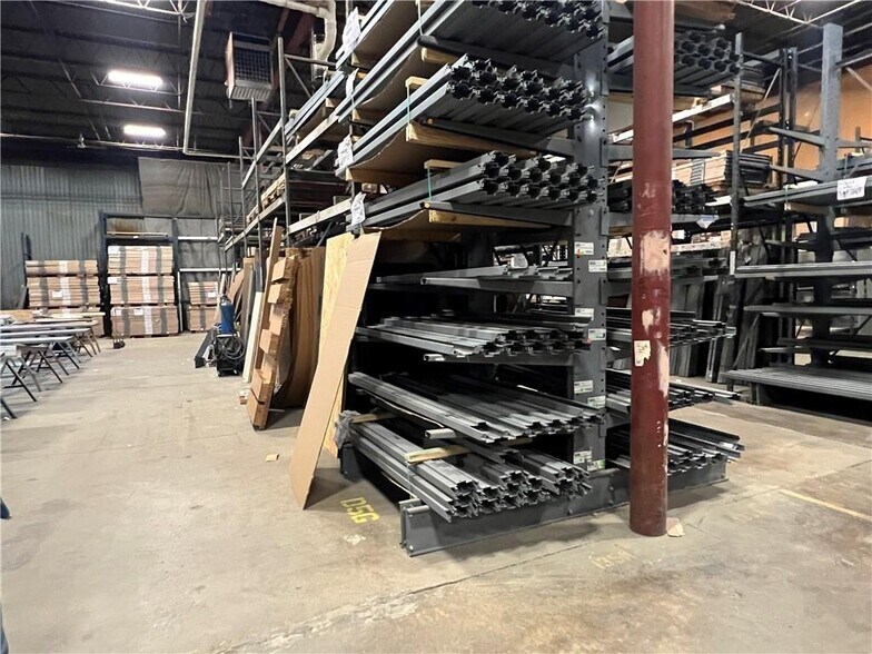 More Photos Of 1020-1060 Saw Mill Run Blvd W, Pittsburgh Warehouse For Lease