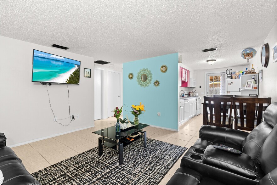 More Photos Of 8040 47th Ave N, Saint Petersburg Apartments For Sale