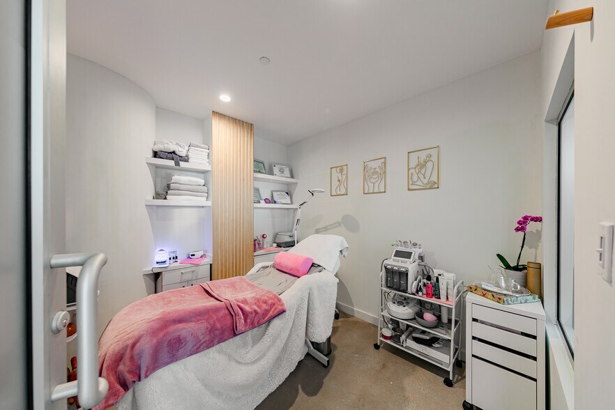 More Photos Of 350 S Miami Ave, Miami Apartments For Sale