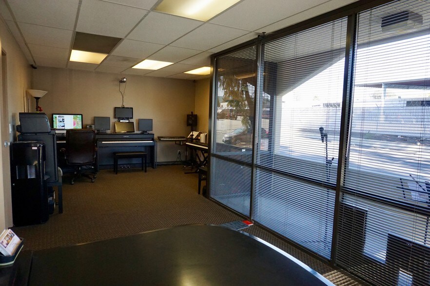 More Photos Of 7370 Opportunity Rd, San Diego Warehouse For Lease