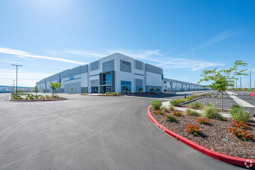 More Photos Of 7320 Power Line Rd, Sacramento Distribution For Lease
