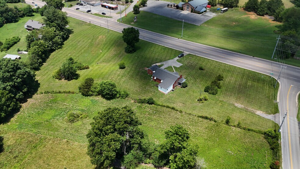 More Photos Of 5207 N Roan St, Gray Specialty For Sale