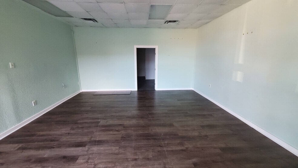More Photos Of 2115 61st St, Galveston Storefront Retail Office For Lease