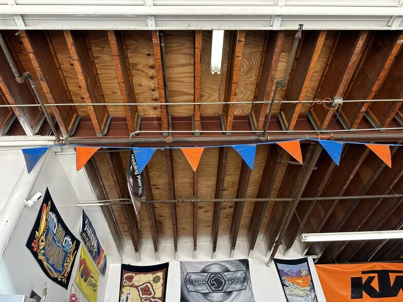 More Photos Of 1193 N Blue Gum St, Anaheim Warehouse For Sale