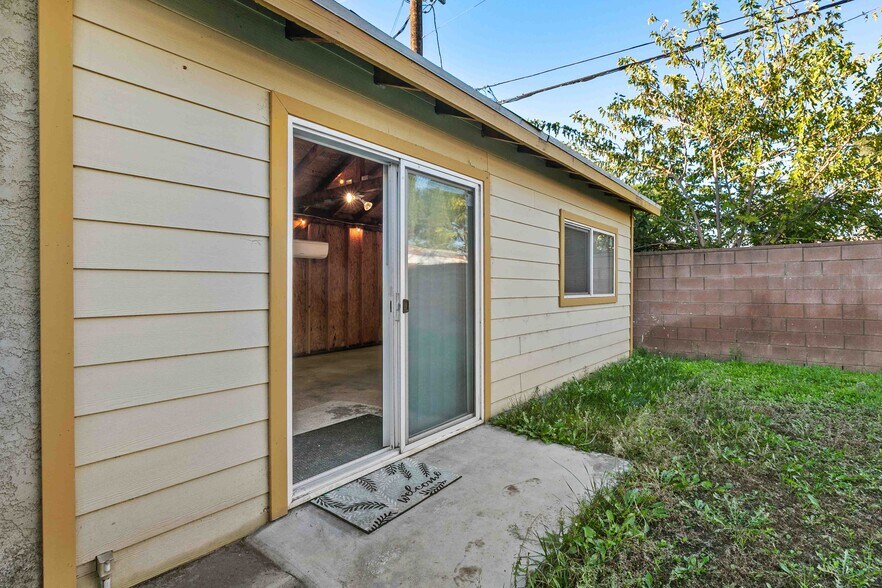More Photos Of 7317 Clybourn Ave, Sun Valley Contractor Storage Yard For Sale