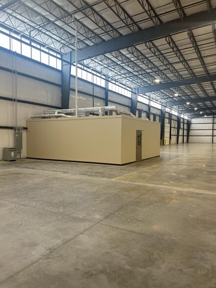 More Photos Of 55 Bagwell Blvd, Scottsville Warehouse For Lease