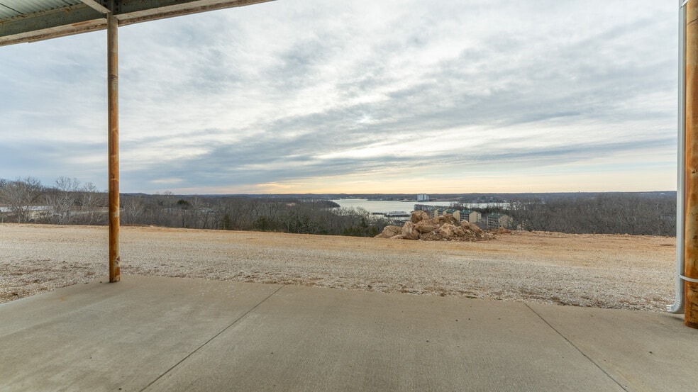 More Photos Of 4466 Horseshoe Bend Pky, Village Of Four Seasons General Retail For Sale