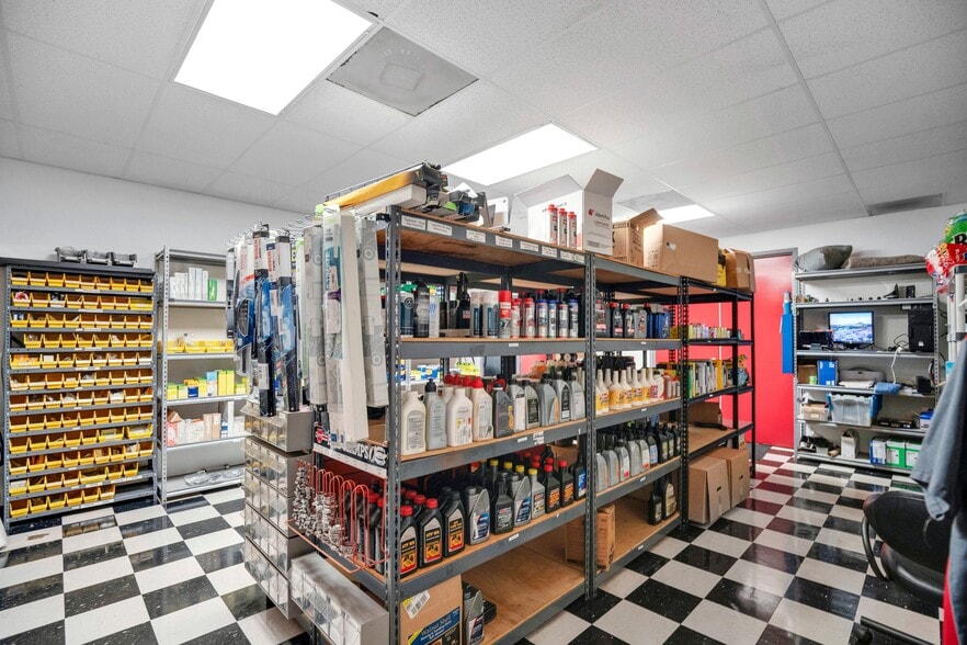 More Photos Of 2350 Us-17-92, Longwood Showroom For Sale