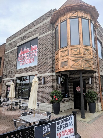 More Photos Of 34 S Main St, Mount Prospect Storefront For Sale