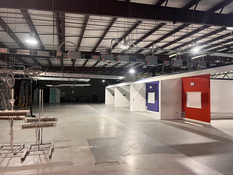 More Photos Of 227-229 Arnold Mill Rd, Woodstock Unknown For Lease