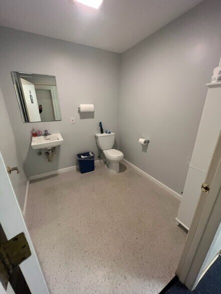 More Photos Of 20 S Linden Ave, South San Francisco Warehouse For Lease