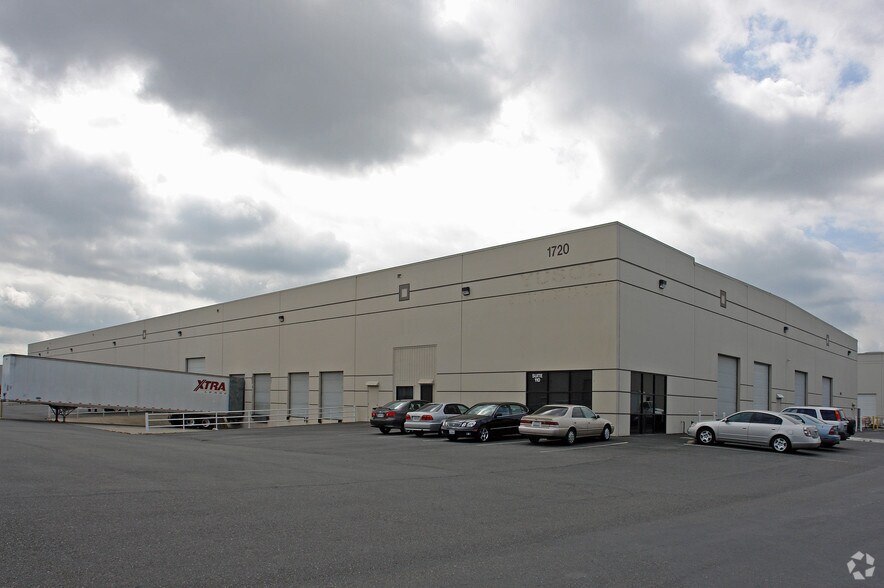 More Photos Of 1720 N Market Blvd, Sacramento Warehouse For Lease