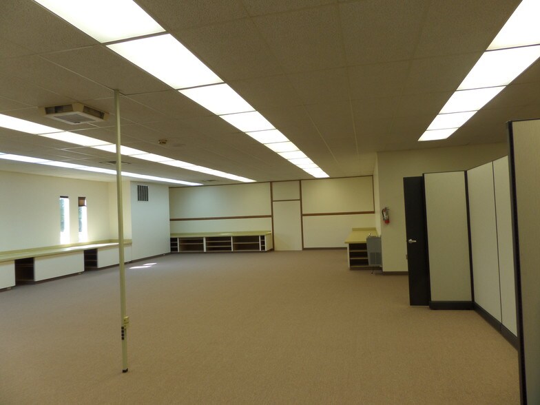 More Photos Of 14600 168th Ave, Grand Haven Office For Sale