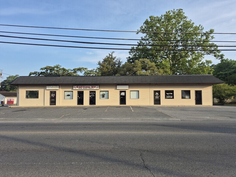 Primary Photo Of 100 N Camden Ave, Fruitland Storefront For Lease