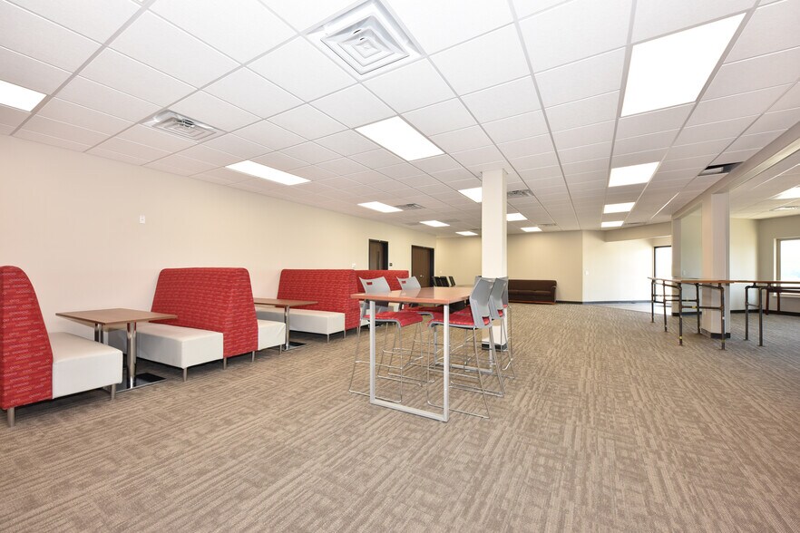 More Photos Of N9450 Mohawk Rd, Theresa Office For Sale