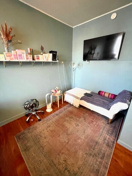 More Photos Of 264 Newark Ave, Jersey City Storefront Retail Office For Lease